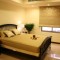 现代风格温馨黄色卧室装修