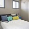 现代风格休闲米色卧室设计图片