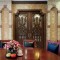 褐色东南亚风格餐厅隔断门装饰图